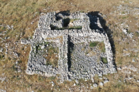 Bild 3: „Josua-Altar“: Begehbarer Feldstein-Altar, Mt. Ebal, 13./12. Jhd. (c) Jerusalem Post